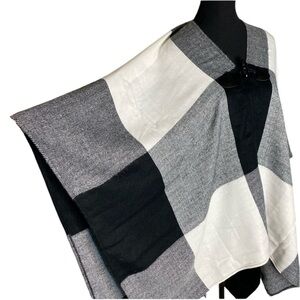 PETER NYGARD Checker Large Plaid Print Poncho Shawl Cape Wrap Toggle Clasp Front